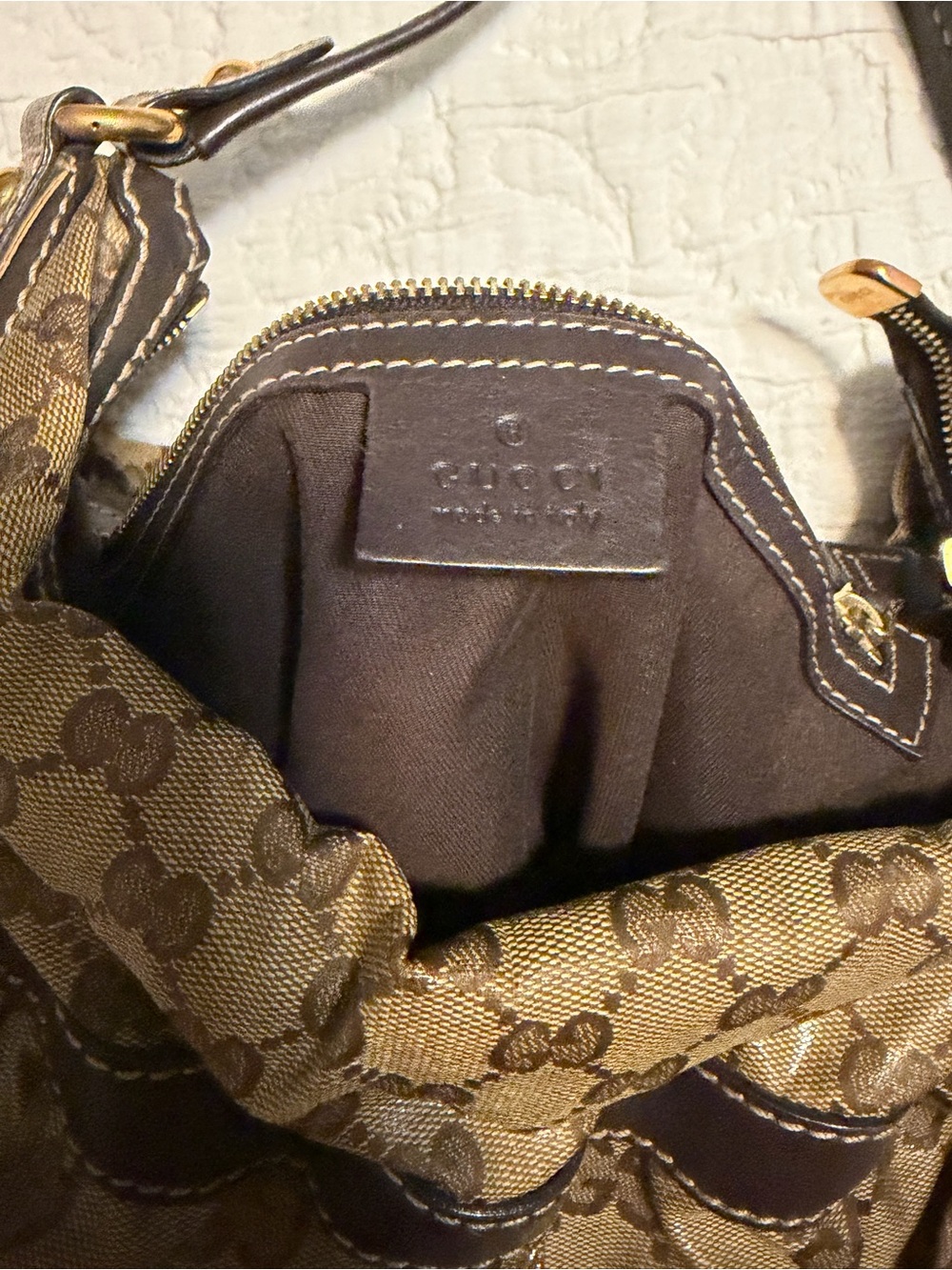 Gucci Brown Monogram Shoulder Bag with Dark Leather Trim - Picture 2 of 8